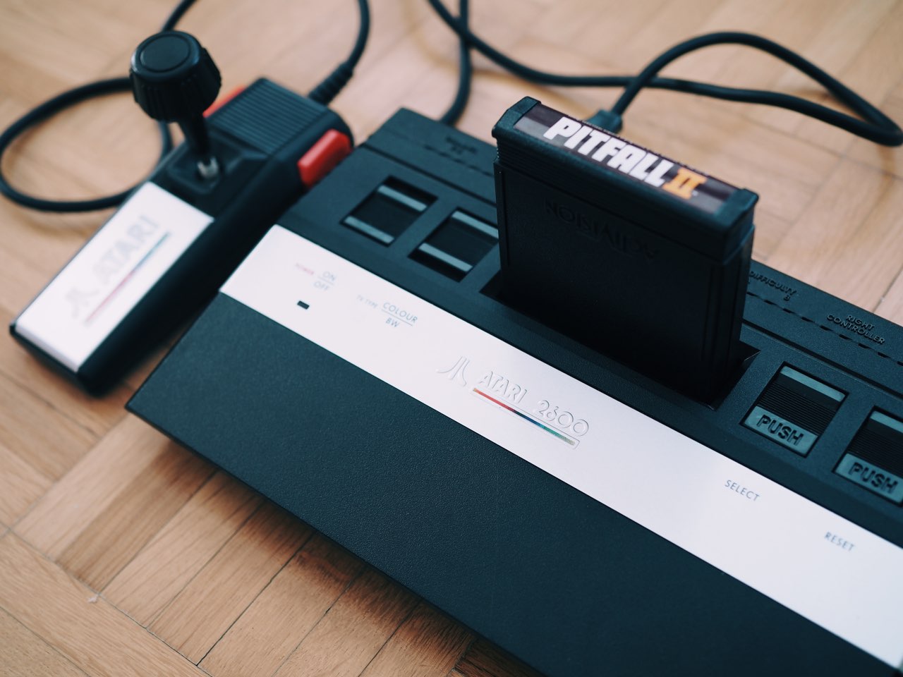 Atari 2600 Spielkonsole mit Cartridge